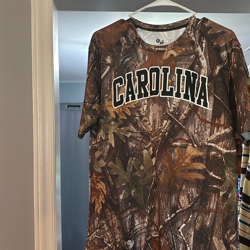 Camouflage Carolina de fit men’s shirt size m